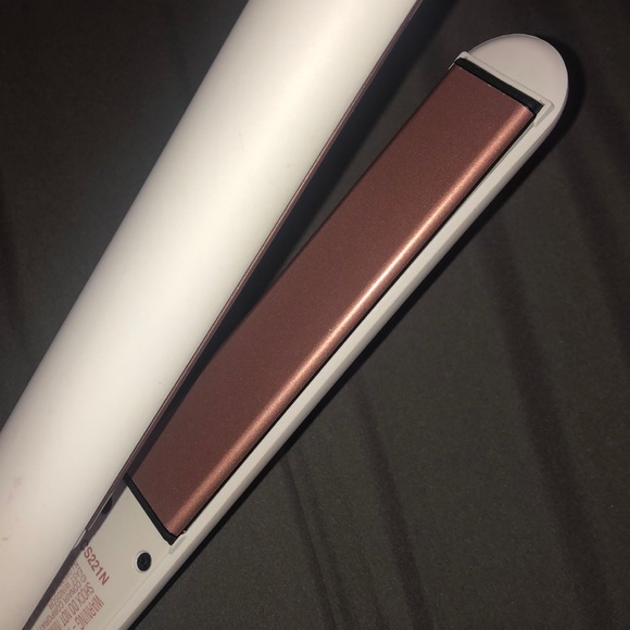 Barely used Conair straightener + bonus item - Picture 2 of 6